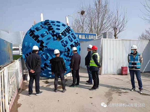 热烈祝贺郑州地铁12号线21.4米长富水细砂层机械法联系通路顺利贯通！(图3)